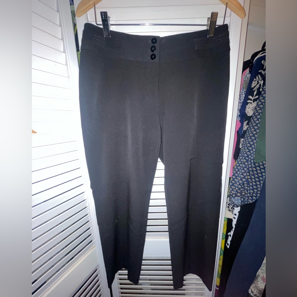 NWOT White House Black Market size 4 Legacy slim. Cropped. Black